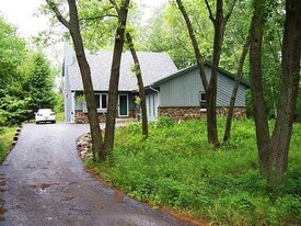 9028 3rd Ave in Pleasant Prairie, WI - Building Photo