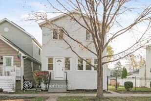 1102 Lathrop Ave in Forest Park, IL - Building Photo