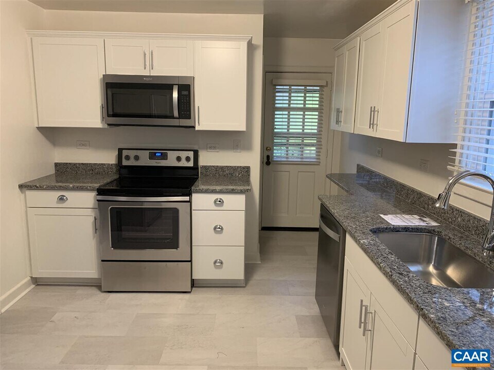 1613 Del Mar Dr in Charlottesville, VA - Building Photo