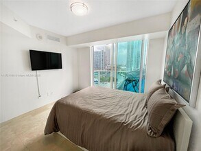 41 SE 5th St, Unit 916 in Miami, FL - Building Photo - Building Photo