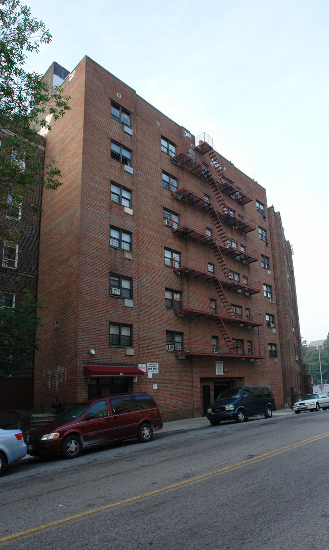 24 Caryl Ave in Yonkers, NY - Foto de edificio - Building Photo