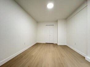 4598 Sardis St in Burnaby, BC - Building Photo - Building Photo