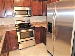 1242 Carlton Ridge Dr in Cordova, TN - Foto de edificio - Building Photo