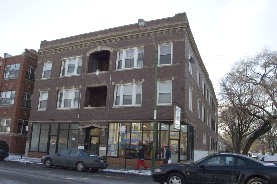 3023 W Diversey Ave in Chicago, IL - Building Photo