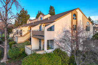 Walnut Place in Fremont, CA - Foto de edificio - Building Photo