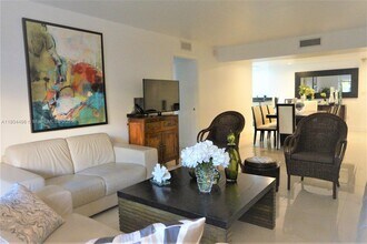 210 Seaview Dr in Key Biscayne, FL - Building Photo - Building Photo