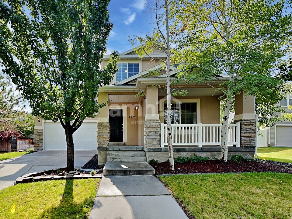 1674 Dean Ave in Tooele, UT - Building Photo
