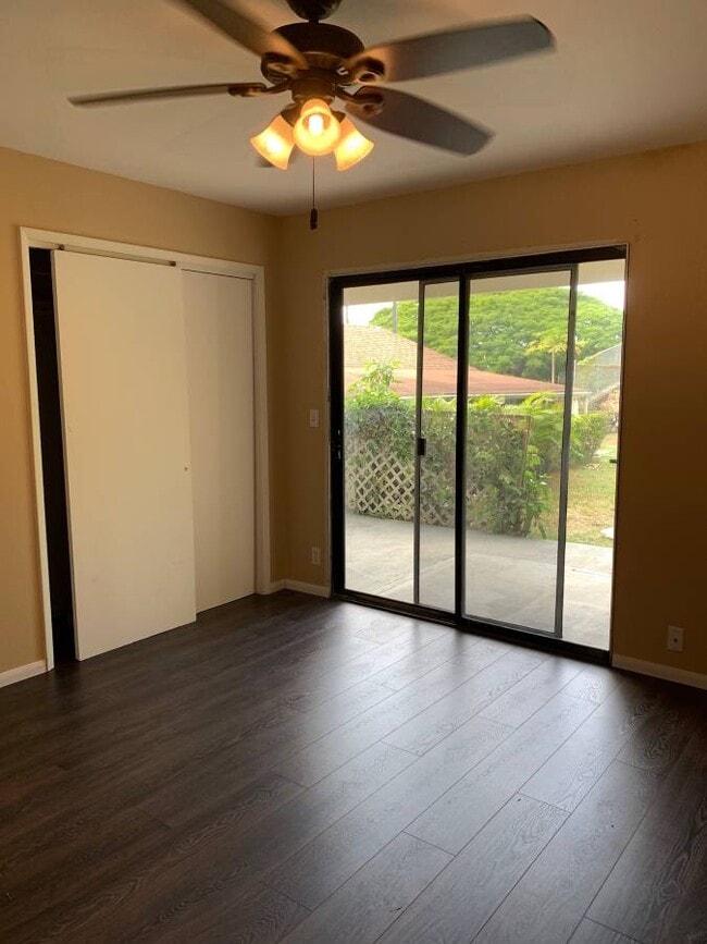 44 -124 Ikeanani Dr, Unit B - Downstairs