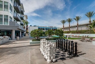 The Stuart at Sierra Madre Villa in Pasadena, CA - Foto de edificio - Building Photo
