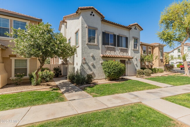 property at 927 W Wendy Way