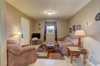 5219 NC Highway 700, Unit 7 in Eden, NC - Foto de edificio - Building Photo