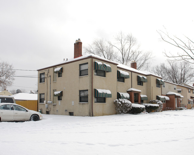 452 Wrexham Ave in Columbus, OH - Foto de edificio - Building Photo