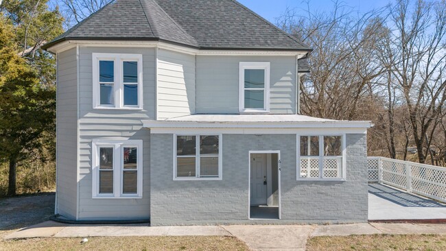 property at 614 S Main St