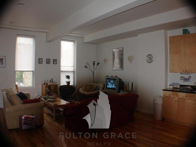 property at 1260 N Greenview Ave