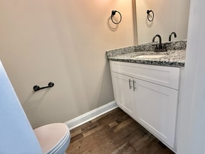 410 Sam Love Rd in Rocky Face, GA - Foto de edificio - Building Photo