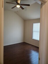 1310 W Pointe Pl in Lockhart, TX - Building Photo - Building Photo