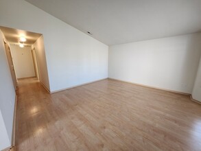 9704 Welsh Dr in Pasco, WA - Foto de edificio - Building Photo