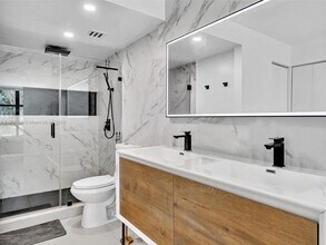 1101 River Reach Dr, Unit # 302 in Fort Lauderdale, FL - Foto de edificio - Building Photo
