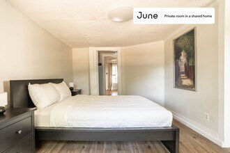 Private bedroom in 3 bed/1 bath Home in Austin, TX - Building Photo - Building Photo