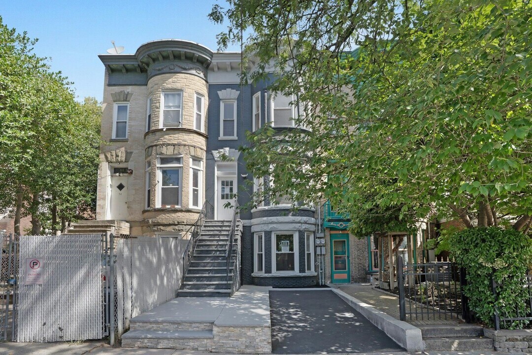 52 BRINKERHOFF St in Jersey City, NJ - Building Photo