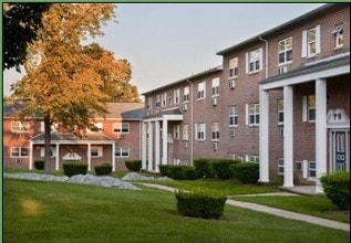 Hanover Manor Apartments in Carlisle, PA - Building Photo - Building Photo