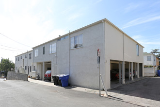 2231 Montana Ave in Santa Monica, CA - Building Photo - Building Photo