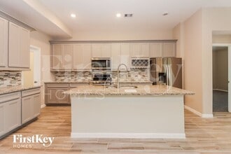 4615 Red Yucca Dr in Baytown, TX - Foto de edificio - Building Photo