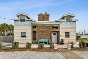 1402 Via De Luna Dr in Pensacola Beach, FL - Building Photo