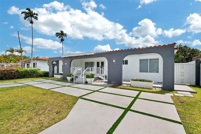 property at 301 SW 30th Ct
