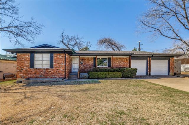 4801 Holiday Ln in Fort Worth, TX - Building Photo