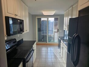 77 S Evergreen Ave in Arlington Heights, IL - Building Photo - Building Photo