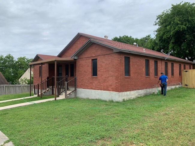 509 Meadow Forge-Unit -Unit #1 in Converse, TX - Building Photo - Building Photo