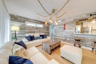 205 Pirates Dr in Key Largo, FL - Building Photo - Building Photo