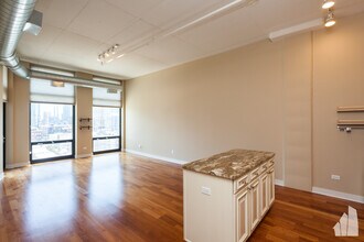 740 W Fulton St, Unit #1209 in Chicago, IL - Building Photo - Building Photo