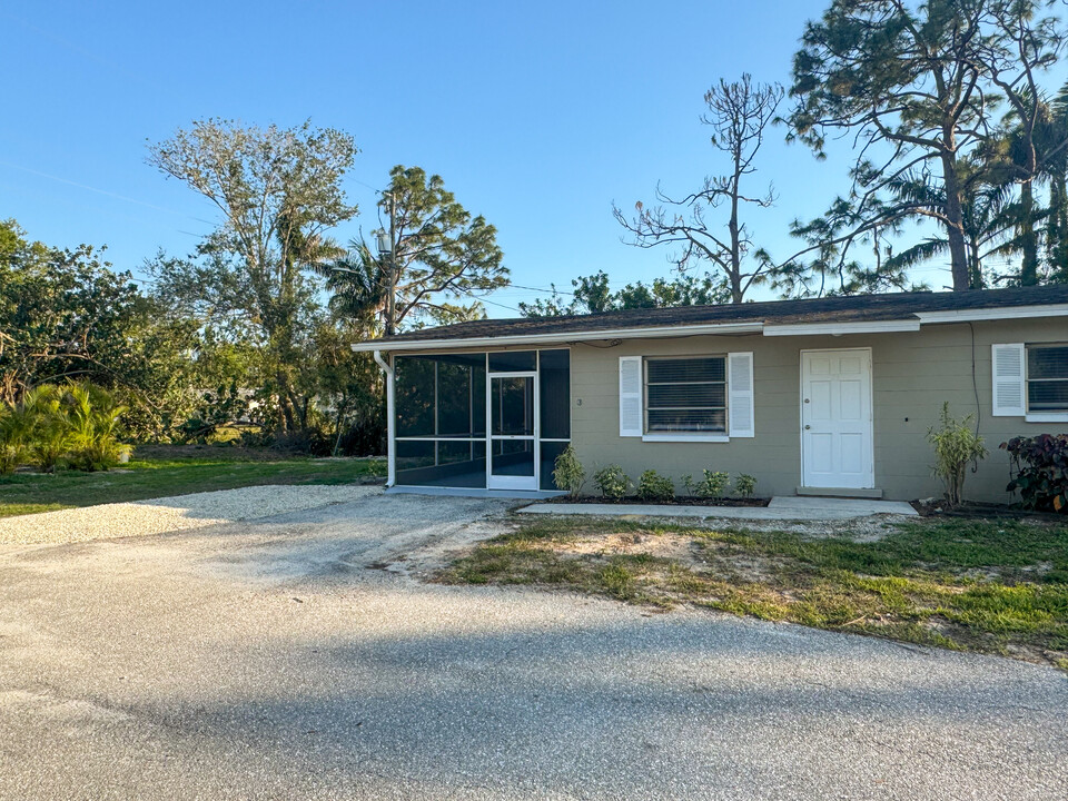 73 2nd St, Unit 73 in Ft. Myers, FL - Building Photo