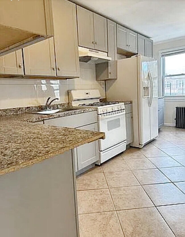 67-14 Juno St in Queens, NY - Building Photo - Building Photo