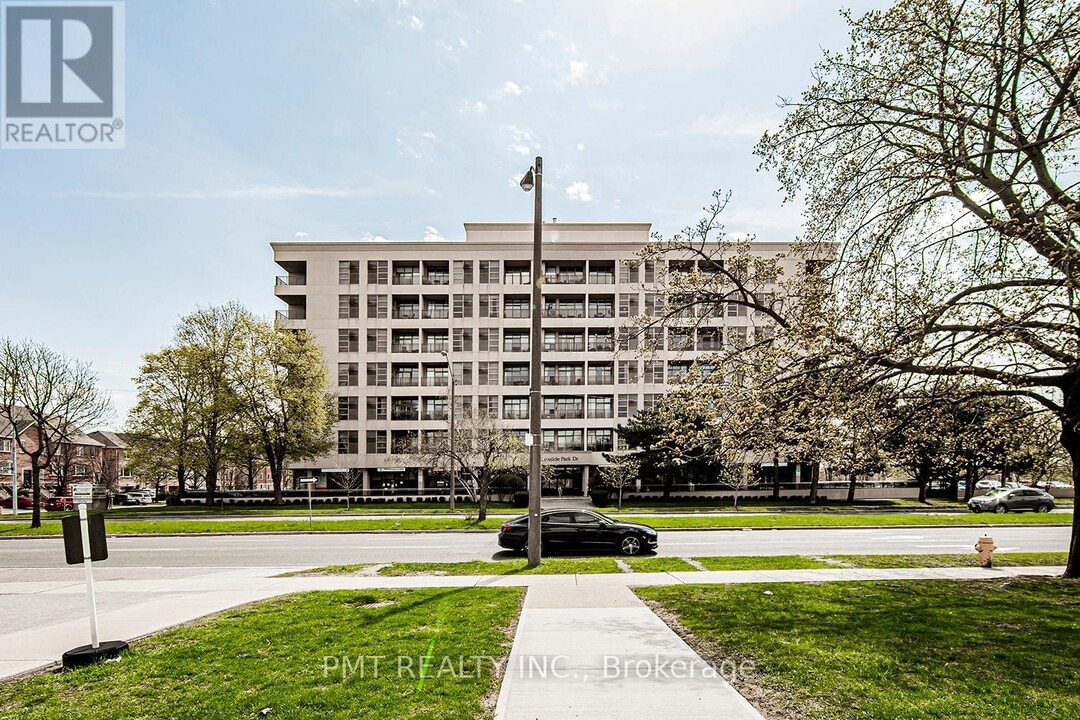 1-601 Leaside Park Dr in Toronto, ON - Building Photo