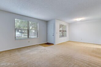 702 Meadowbrook Dr-Unit -#9 in Orange Park, FL - Building Photo - Building Photo