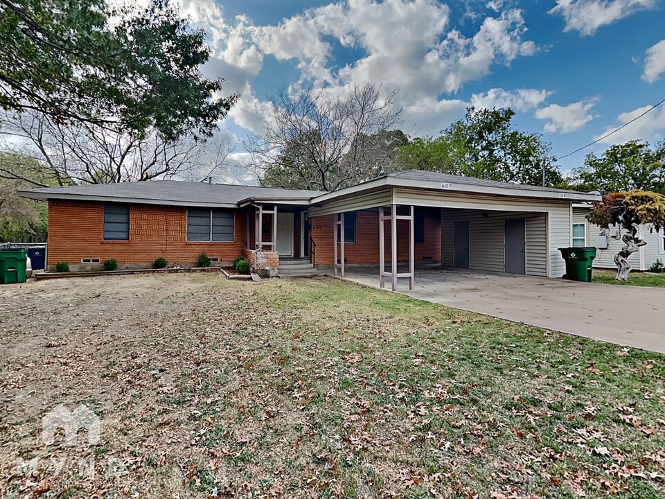 609 John Arden Dr in Waxahachie, TX - Building Photo