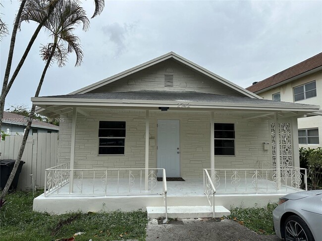 2742 Pierce St in Hollywood, FL - Building Photo - Building Photo