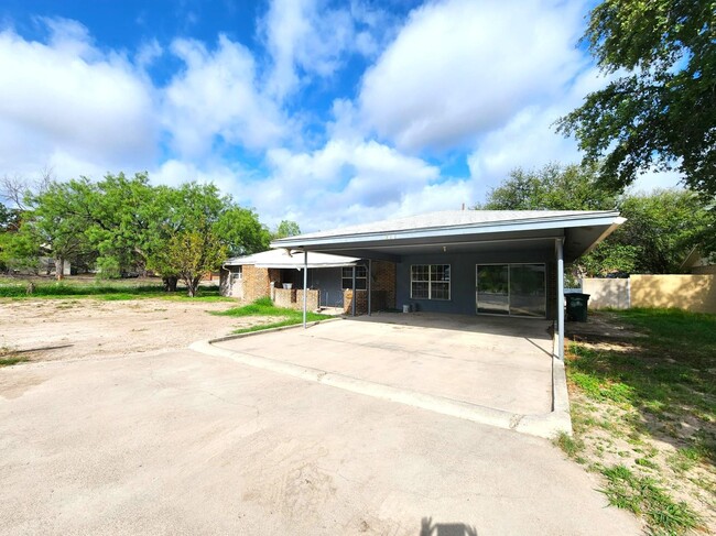 211 Alta Vista Dr in Del Rio, TX - Building Photo - Building Photo