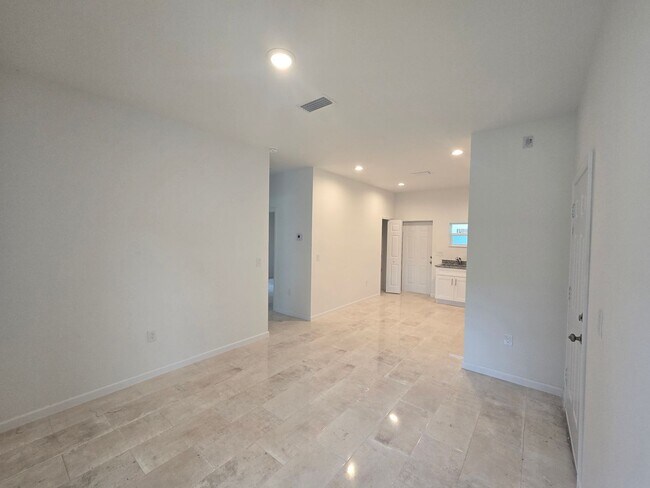 3909 4th St W in Lehigh Acres, FL - Building Photo - Building Photo