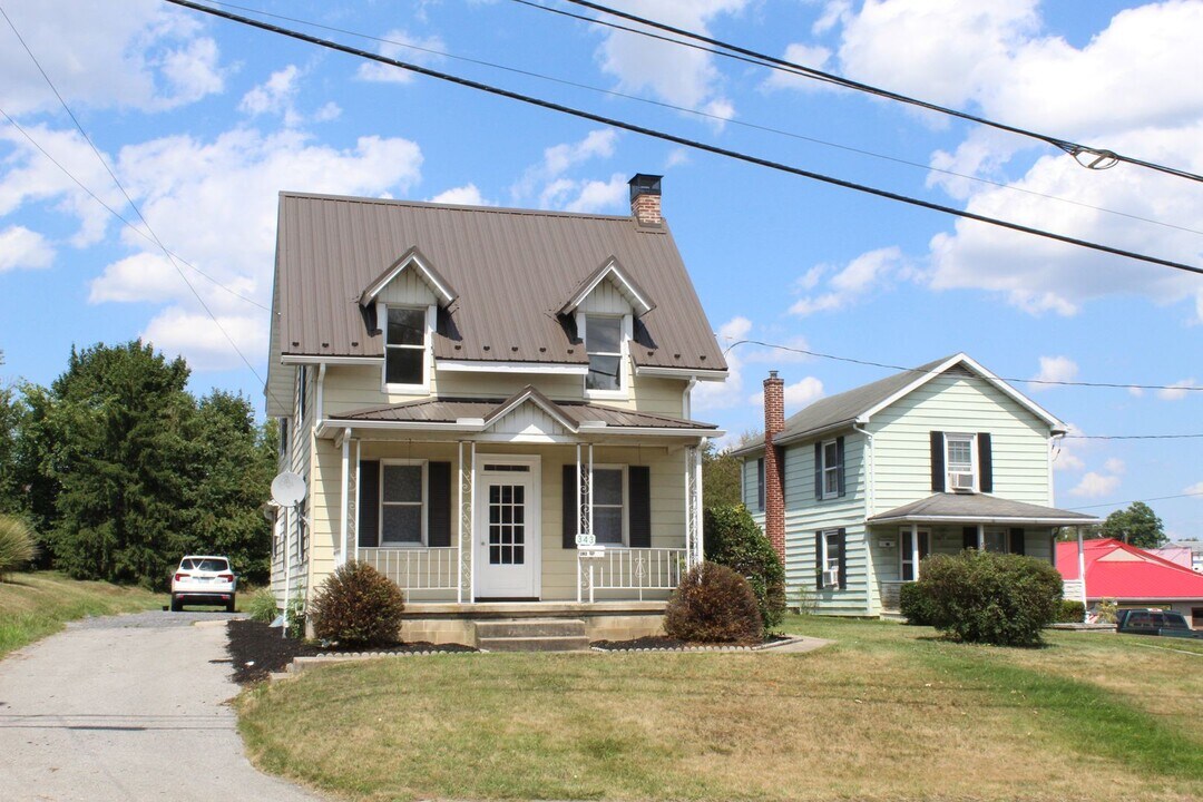 343 W Baltimore St in Greencastle, PA - Building Photo