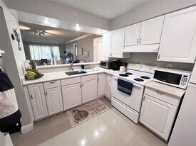 1001 NW 45th St in Pompano Beach, FL - Building Photo