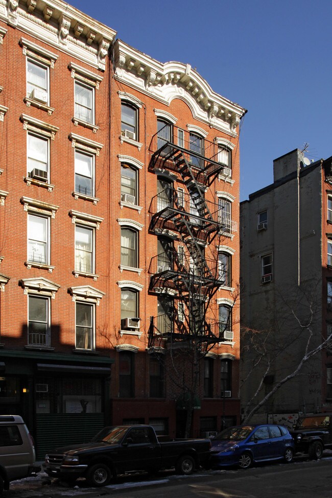 46 E 1st St in New York, NY - Building Photo - Building Photo