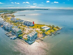 828 Bahia Del Sol Dr in Ruskin, FL - Building Photo - Building Photo
