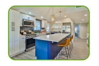 6564 Kelvin Ave in Winnetka, CA - Building Photo - Building Photo