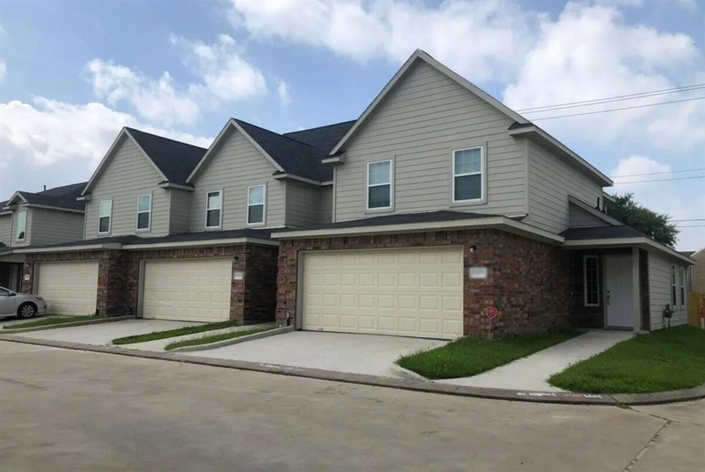 12010 Clifton Oaks Dr in Houston, TX - Building Photo