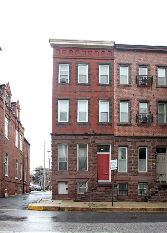 208 E Biddle St in Baltimore, MD - Building Photo - Building Photo