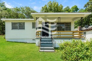 6825 6th Ave S in Birmingham, AL - Building Photo